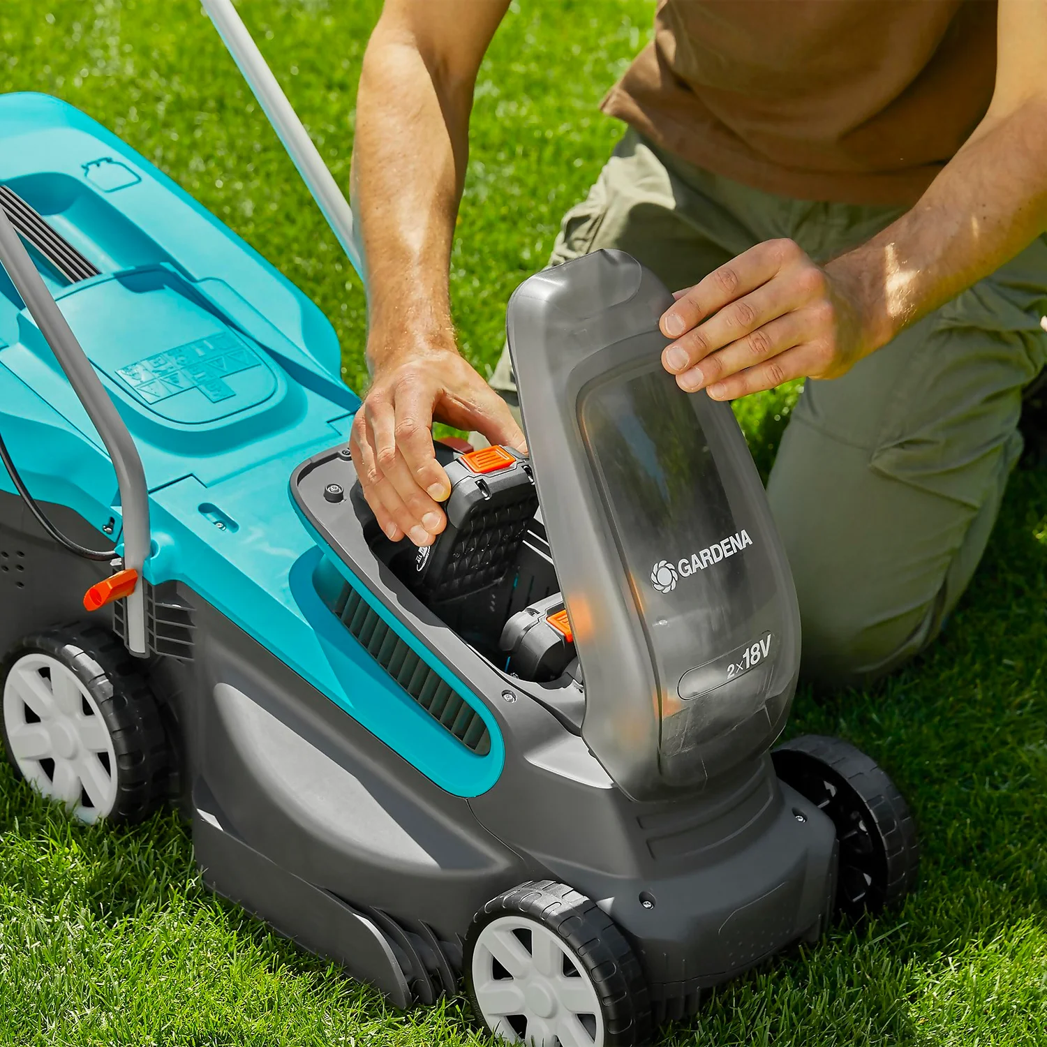 GARDENA 36V PowerMax Cordless Lawn Mower - 32cm 7 GARDENA 36V PowerMax Cordless Lawn Mower - 32cm - Image 7