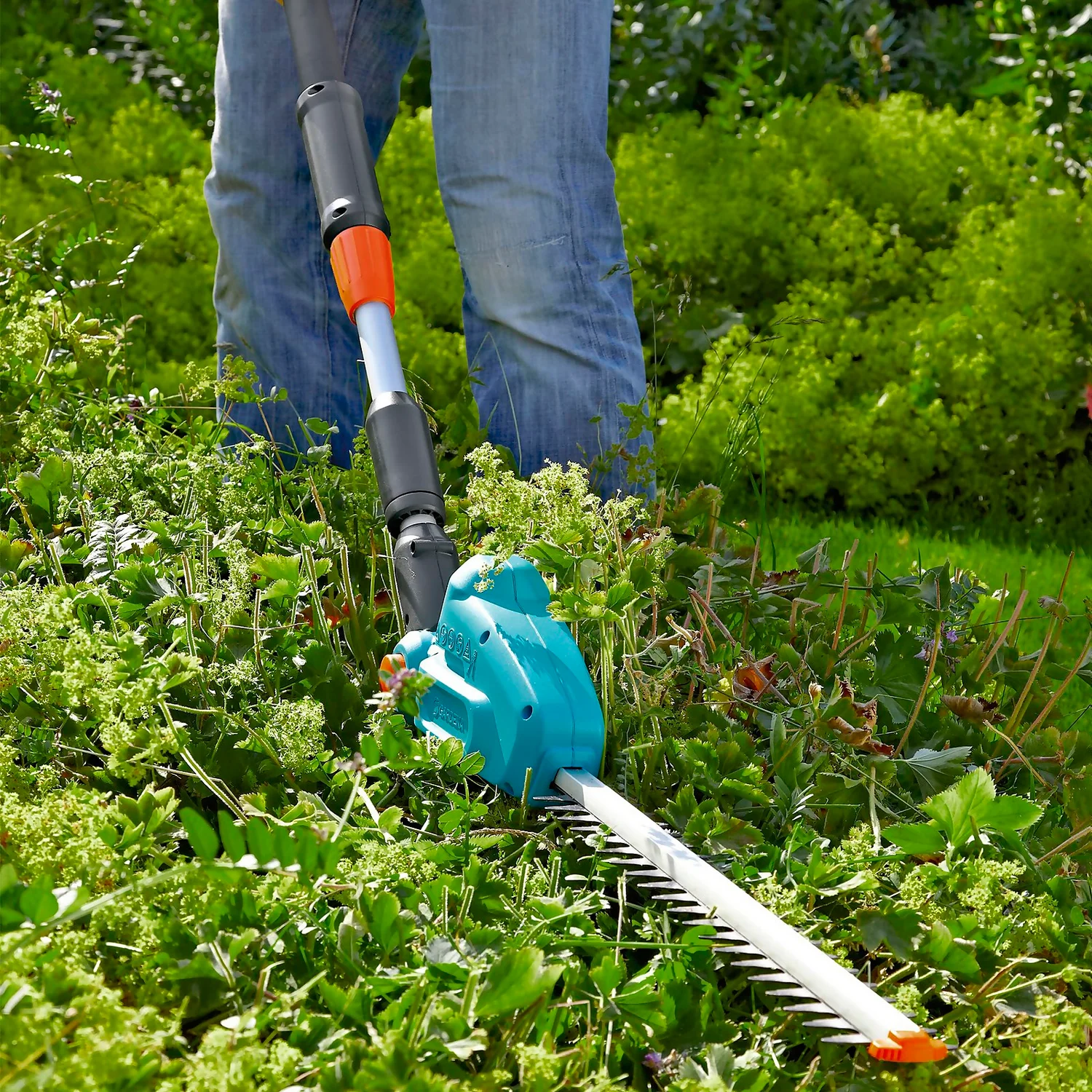 GARDENA Telescopic Cordless 18V Hedge Trimmer 6 GARDENA Telescopic Cordless 18V Hedge Trimmer - Image 6
