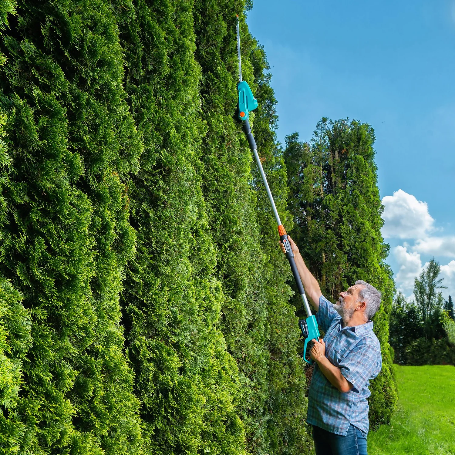 GARDENA Telescopic Cordless 18V Hedge Trimmer 7 GARDENA Telescopic Cordless 18V Hedge Trimmer - Image 7