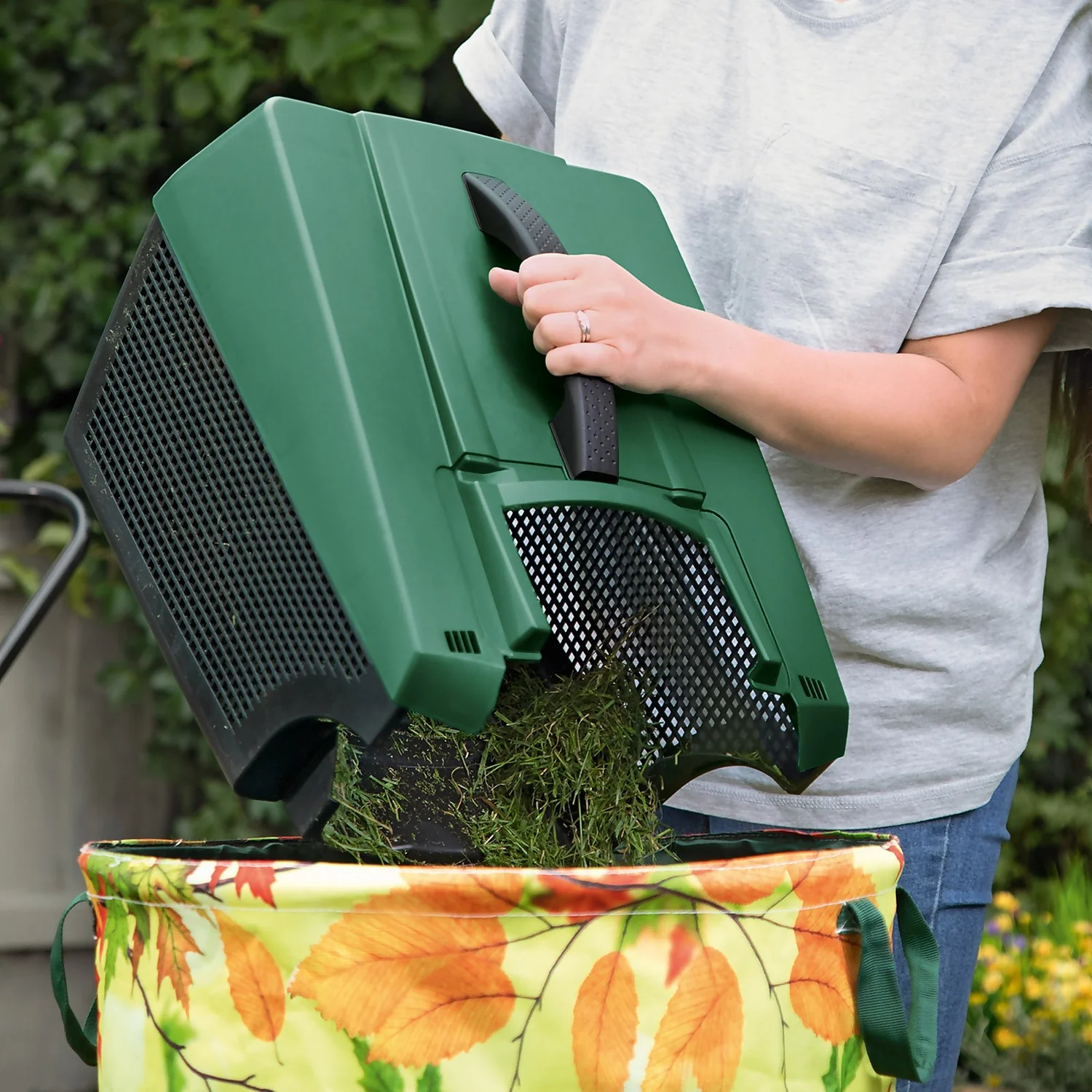 Bosch 18V EasyMower Cordless Lawn Mower - 32cm 6 Bosch 18V EasyMower Cordless Lawn Mower - 32cm - Image 6